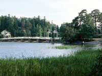 Bridge_to_Seurasaari_-_Boy_Hulden.jpg