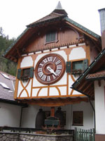 Largest_Cuckoo_Clock.jpg