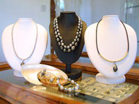praslin-black-pearls.jpg