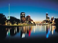 Victorian_Arts_Centre_and_Yarra_River.jpg