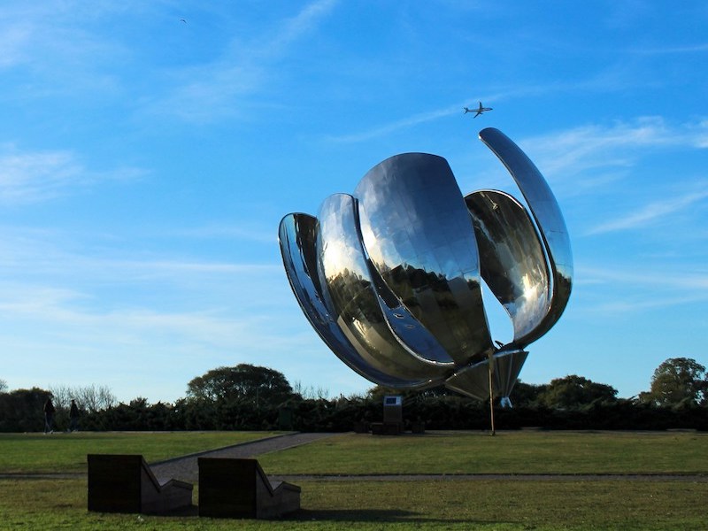 Floralis Generica photo