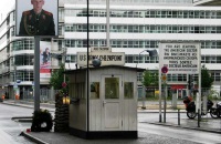 Checkpoint Charlie photo