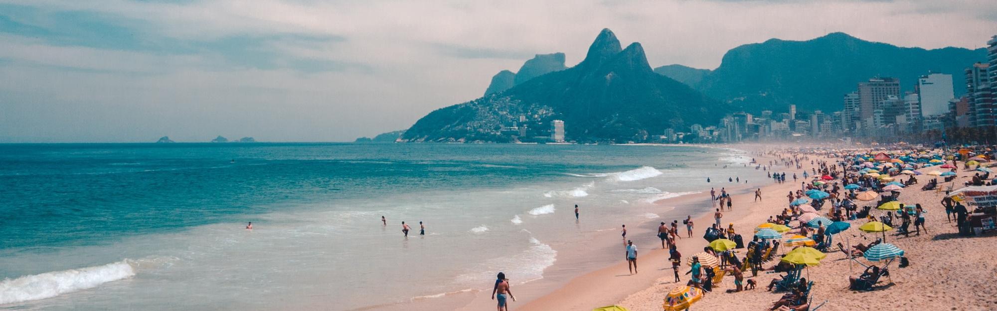 How to get to Classico Beach Club Urca by Bus or Metro?